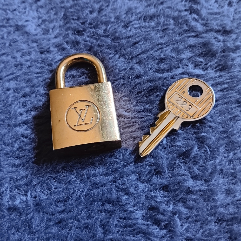 Louis Vuitton  vintageLock and Key #223 - Picture 4 of 7